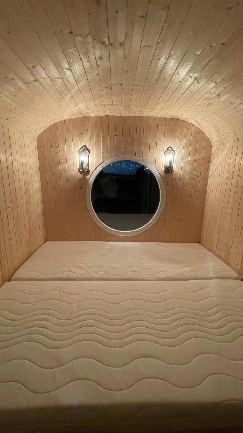 Glamping - Stylova Maringotka V Srdci Ladova Kraje, Pobliz Hlavniho Mesta Prahy Stribrna Skalice Екстериор снимка
